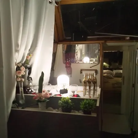 L'insolite !!! Le Tutto Bene Úszó hotel *
